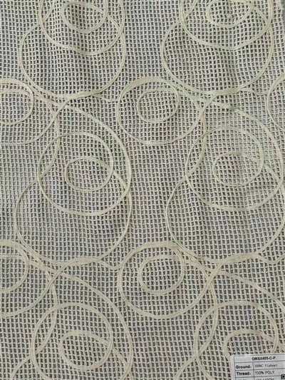 Fischnetzstoff mit Wirbelstickerei